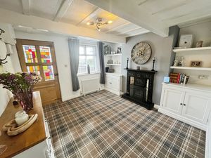 Sitting room- click for photo gallery